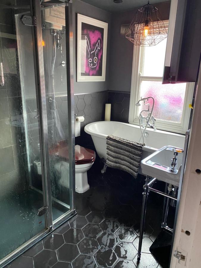 Luxury 2 Bedroom Flat Heart Of Camden London Bagian luar foto